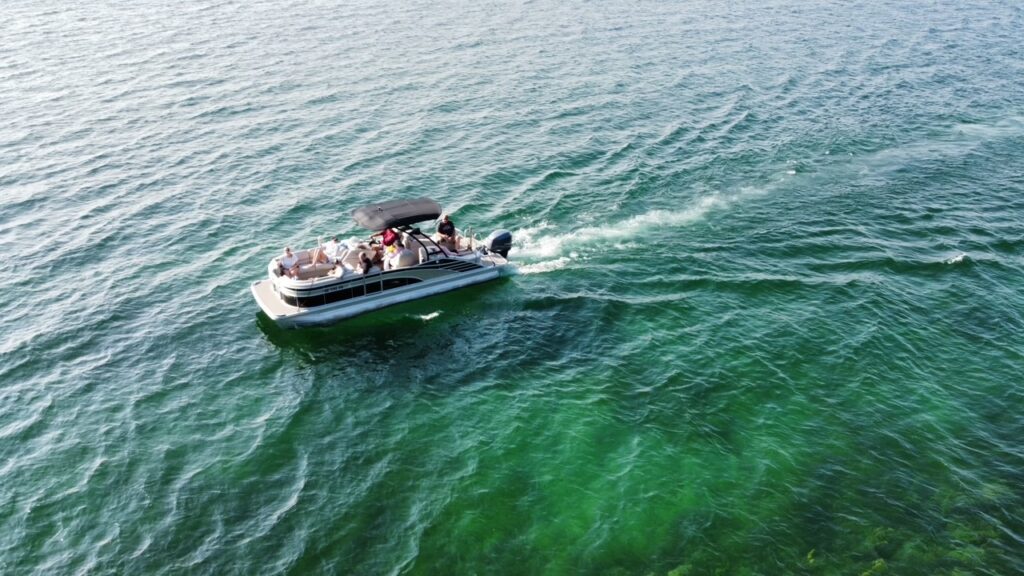 private pontoon boat tour on buckeye lake